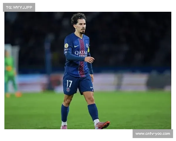 看台上的内维斯：伤病阴影下巴黎中场的守望与支持